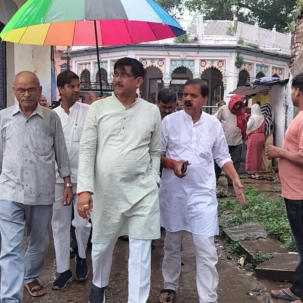 मिर्जापुर में नगर पालिका बनाएगी 3 मंजिला शॉपिंग कॉम्प्लेक्स:सिटी कोतवाली के सामने पालिकाध्यक्ष ने किया भूमि पूजन, मिलेंगी कई सुविधाएं