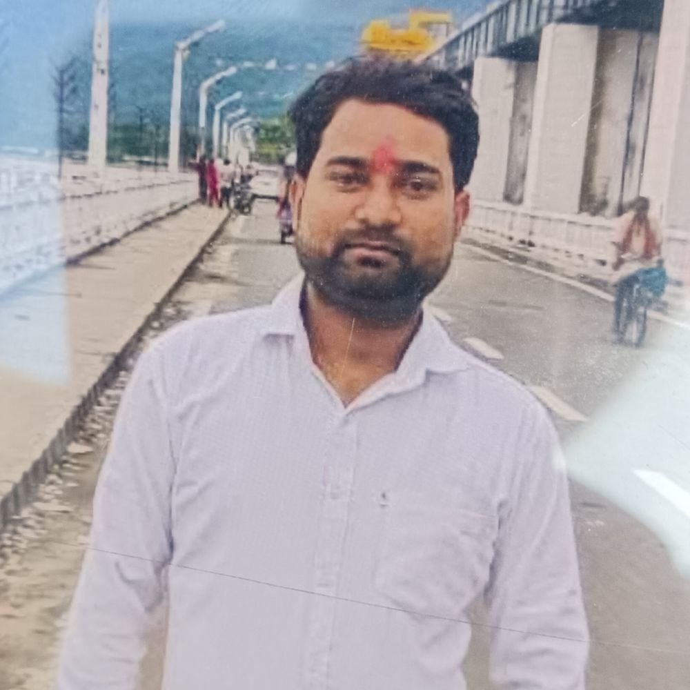 दुकान से घर लौट रहे शख्स पर गिरी बिजली, मौत:महराजगंज में सुकऊ टोला के पास हुई घटना, अस्पताल में मृत घोषित