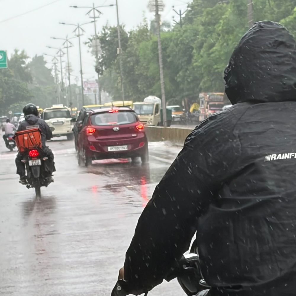 प्रयागराज में लगातार हो रही बारिश, देखें तस्वीरें:भादों की लगी झड़ी, 24 घंटे में 31mm बारिश, भारी बारिश का अलर्ट जारी