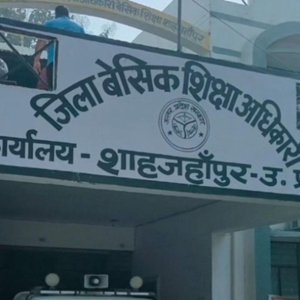 कक्षा 1 से 8 तक के सभी स्कूल कल बंद:परिषदीय से लेकर CBSE-ICSE स्कूलों में रहेगी छुट्‌टी, डीएम का आदेश