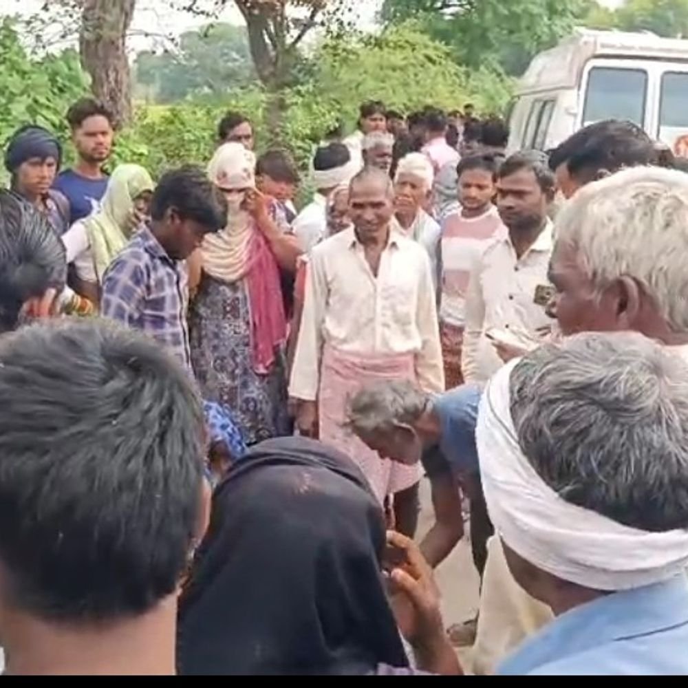 हाथरस में सड़क हादसे में बुजुर्ग की मौत:कोर्ट जाते समय अज्ञात वाहन ने मारी थी टक्कर, 1 महीने पहले बेटे की भी गई थी जान