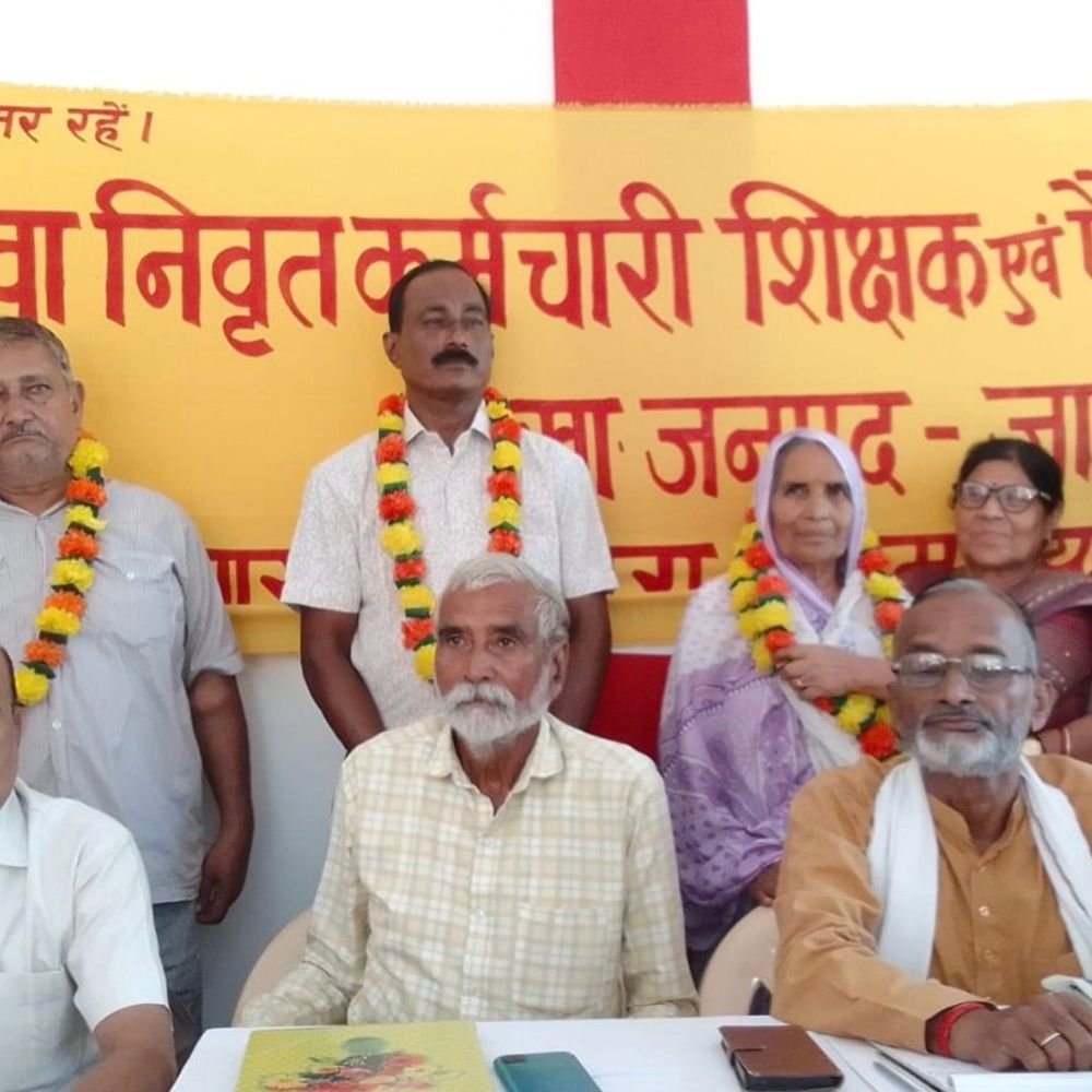 पेंशनर्स फेडरेशन का प्रदर्शन:8वें वेतन आयोग में पेंशन पुनरीक्षण की मांग; 29 को देशव्यापी धरना