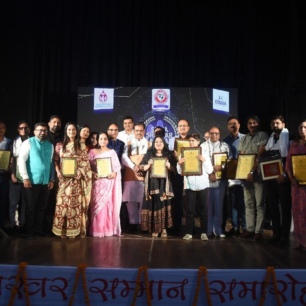 'सेवा शिखर सम्मान समारोह':पद्मश्री डॉ.अनिल कुमार रस्तोगी, ओलंपियन सुजीत सहित कई विभूति सम्मानित