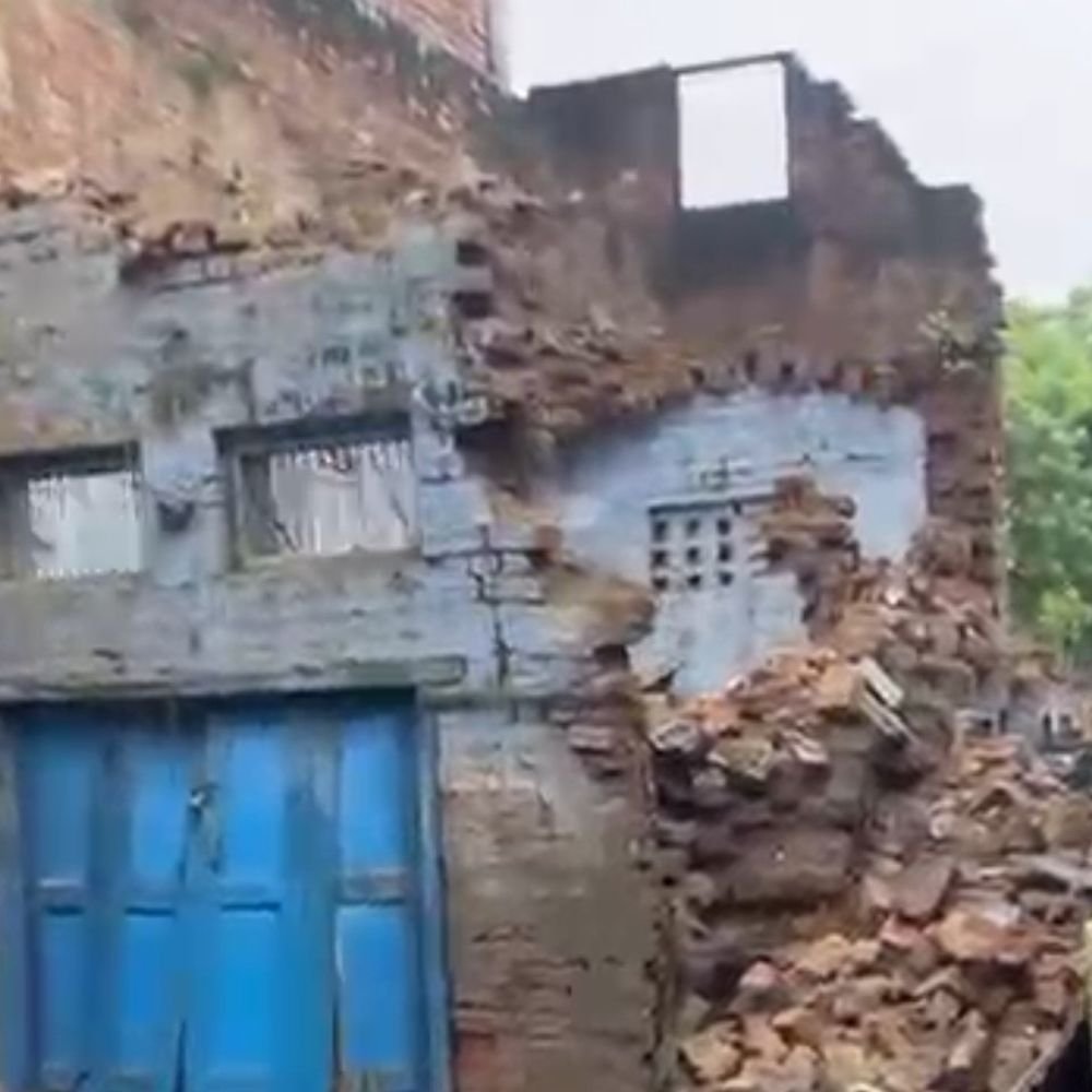 हरदोई में भूमि पूजन के दौरान दीवार गिरी:दुकान मालिक, पुजारी समेत चार लोग घायल, मेडिकल कॉलेज में इलाज जारी