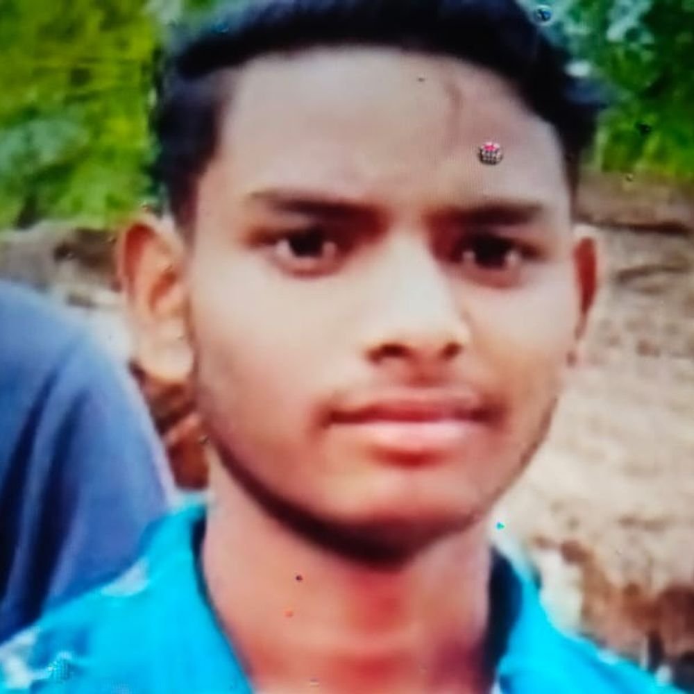 सीतापुर में युवक का पेड़ से लटका मिला शव:चार दिन पहले घर से निकला था, परिजनों ने जताई अनहोनी की आशंका