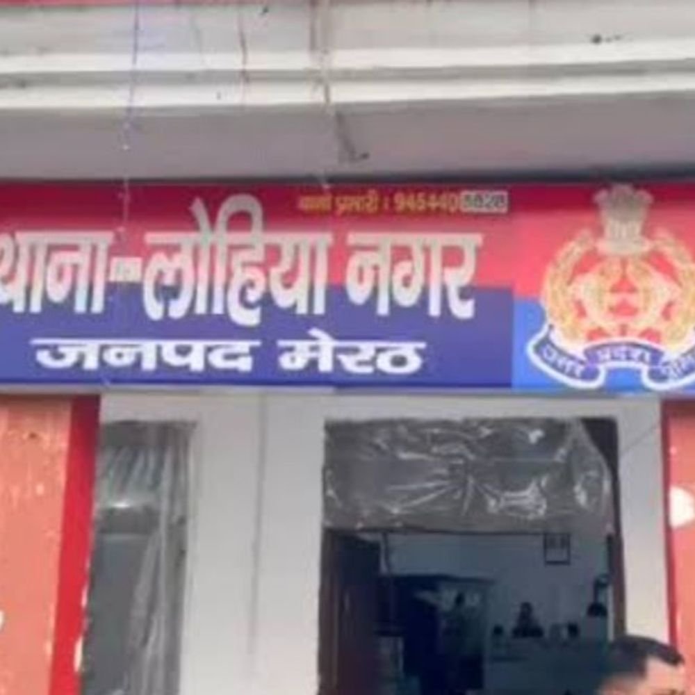 पत्नी को कमरे में बंद कर गैस सिलेंडर खुला छोड़ा:मेरठ में घरेलू विवाद के बाद पति ने पीटा, पड़ोसियों ने बचाया