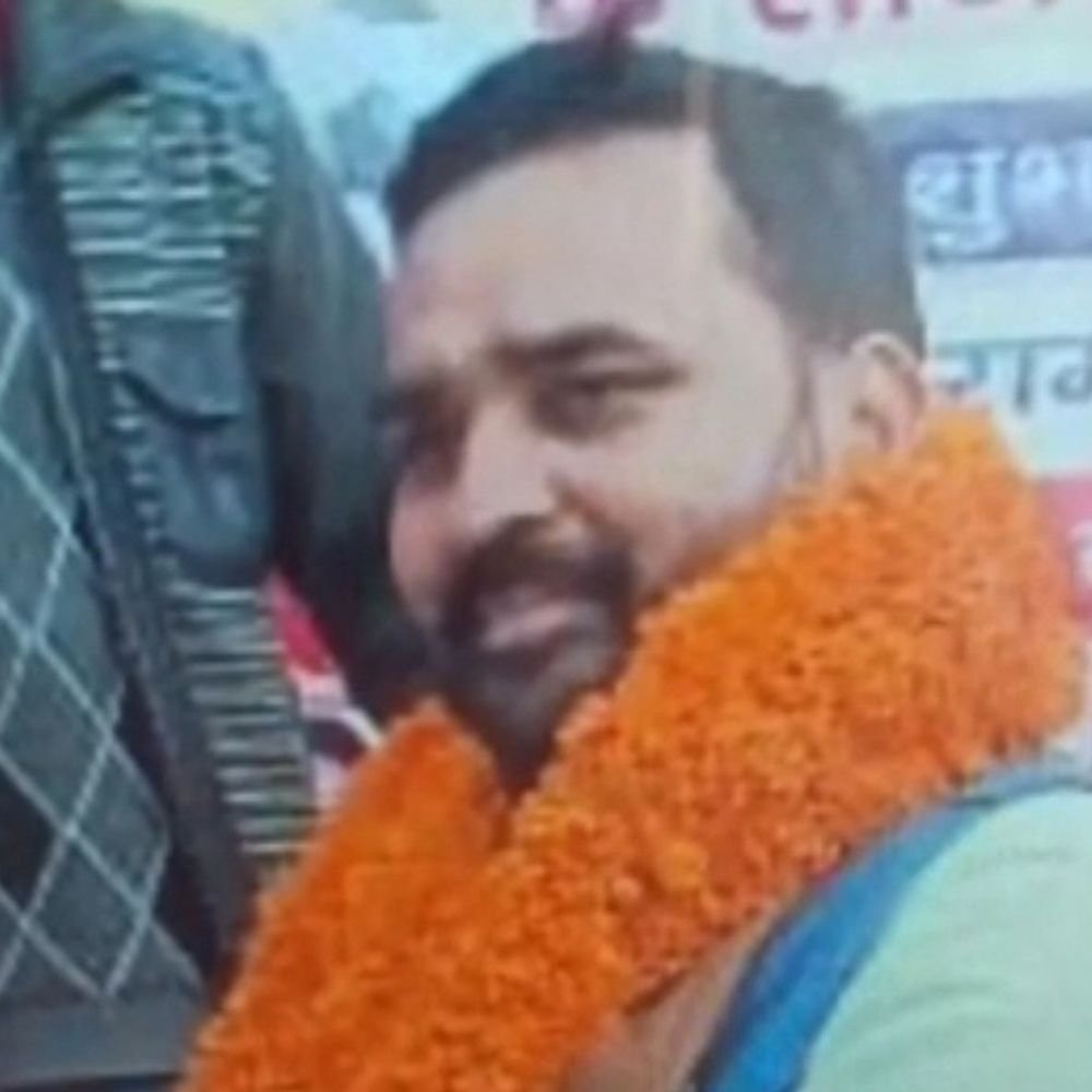 स्कॉर्पियो का दरवाजा खुलने से बाइक सवार प्रधान की मौत:देवरिया में अमेठी मंदिर के पास हुआ हादसा, मेडिकल कॉलेज में मृत घोषित