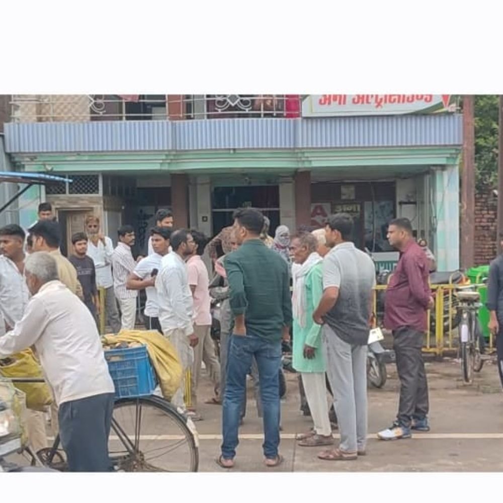 प्रयागराज में मऊआइमा अस्पताल में किशोरी की मौत:परिजनों ने गलत इंजेक्शन लगाने का लगाया आरोप, रेफर करने के बाद रास्ते में तोड़ा दम
