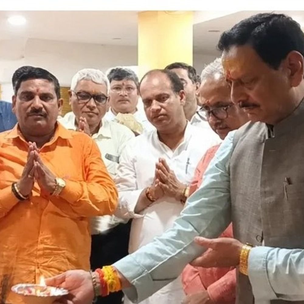 वाराणसी में शिक्षक चुनाव कार्यालय का शुभारंभ:शिक्षक हितों की लड़ाई का संकल्प, गौरी-गणेश पूजन संग हुआ आयोजन