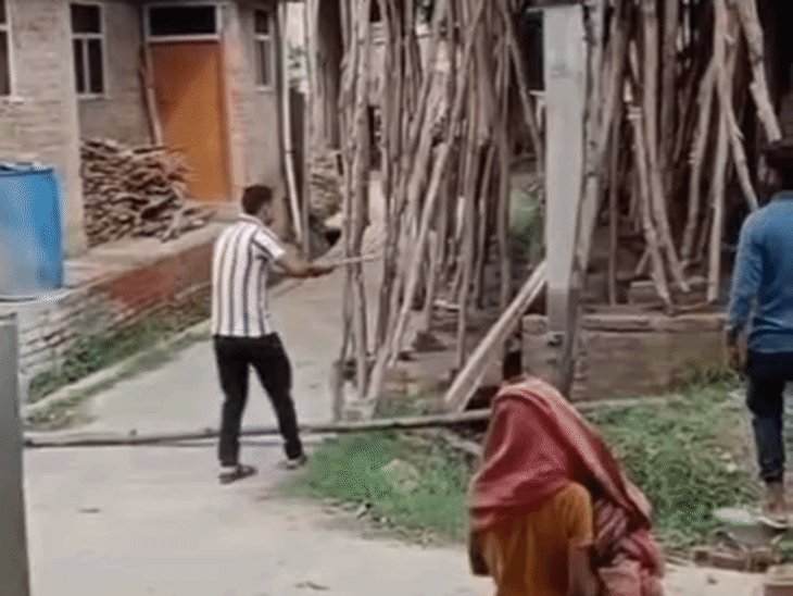 रंजिश में निर्माणाधीन मकान का छज्जा गिराने का VIDEO:युवती की शिकायत पर 4 पर FIR, आरोपियों की तलाश शुरू