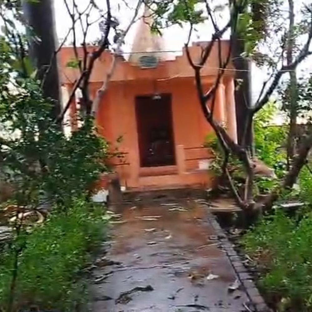 फार्म हाउस के दुर्गा मंदिर से 7 घंटे चोरी:एटा में अज्ञात चोरों के खिलाफ शिकायत, पुलिस जांच में जुटी