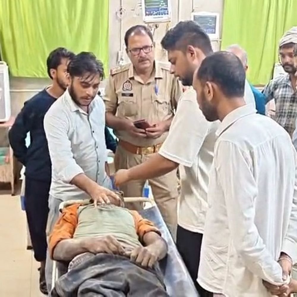 फर्रुखाबाद में कच्चा मकान गिरने से युवक की मौत:एक घायल, बारिश के बीच सामान निकालते समय हादसा