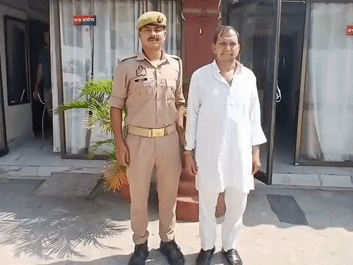 पुलिस को धक्का देने वाले एक और कांग्रेस कार्यकर्ता गिरफ्तार:गोरखपुर में मुख्य चुनाव आयुक्त के पुतला दहन के दौरान हुआ था बवाल