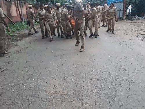 शकुंतला विश्वविद्यालय में छात्रा ने सुसाइड की कोशिश की:ABVP के विरोध में दूसरे दिन भी हंगामा; छावनी में तब्दील रहा यूनिवर्सिटी कैंपस
