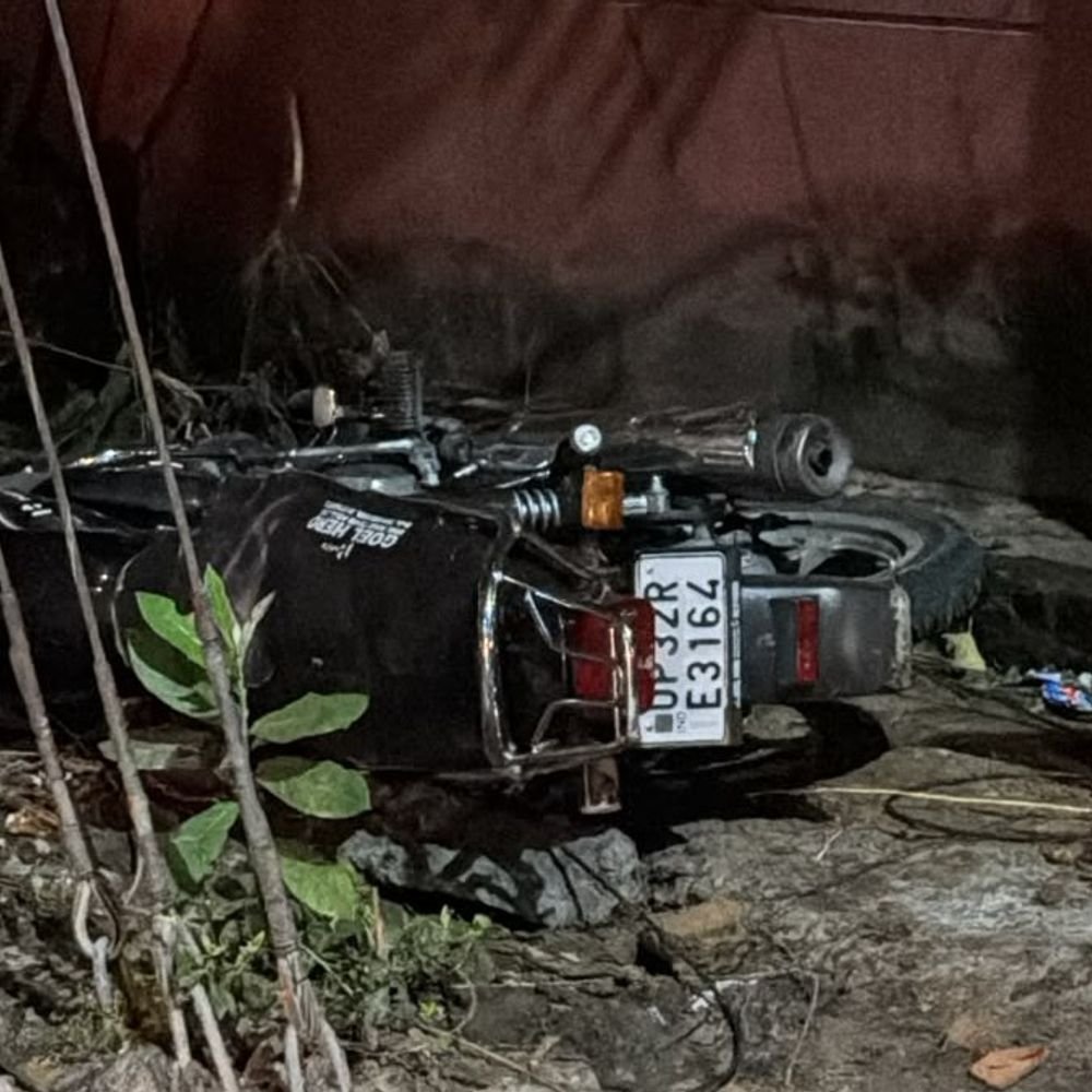 तेज रफ्तार कार ने बाइक सवार दोस्तों को मारी टक्कर:लखनऊ में खाना खाने के बाद घूमने निकला था, एक गंभीर रूप से घायल