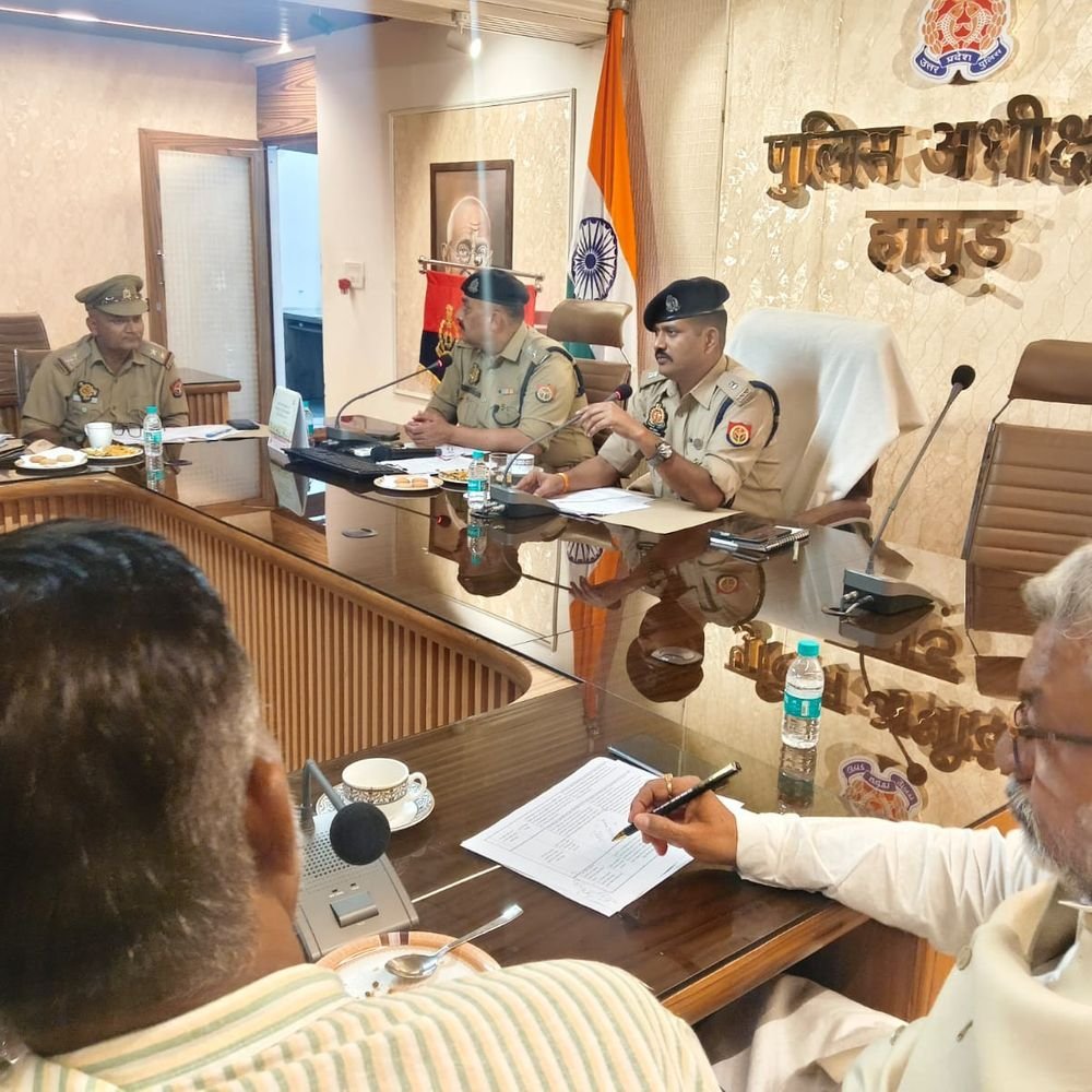 हापुड़ में पुलिस ने व्यापारियों संग अपराध-नियंत्रण पर की बैठक:कानून-व्यवस्था और जनसमस्याओं के समाधान पर हुई चर्चा