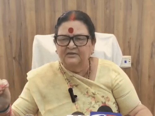 कानपुर में गड्ढों पर मेयर प्रमिला पाण्डेय का एक्शन:5 दिन में 3 बार भड़कीं, गंगाजल की कसम; IAS से बोलीं- कहें तो पैर छू लूं