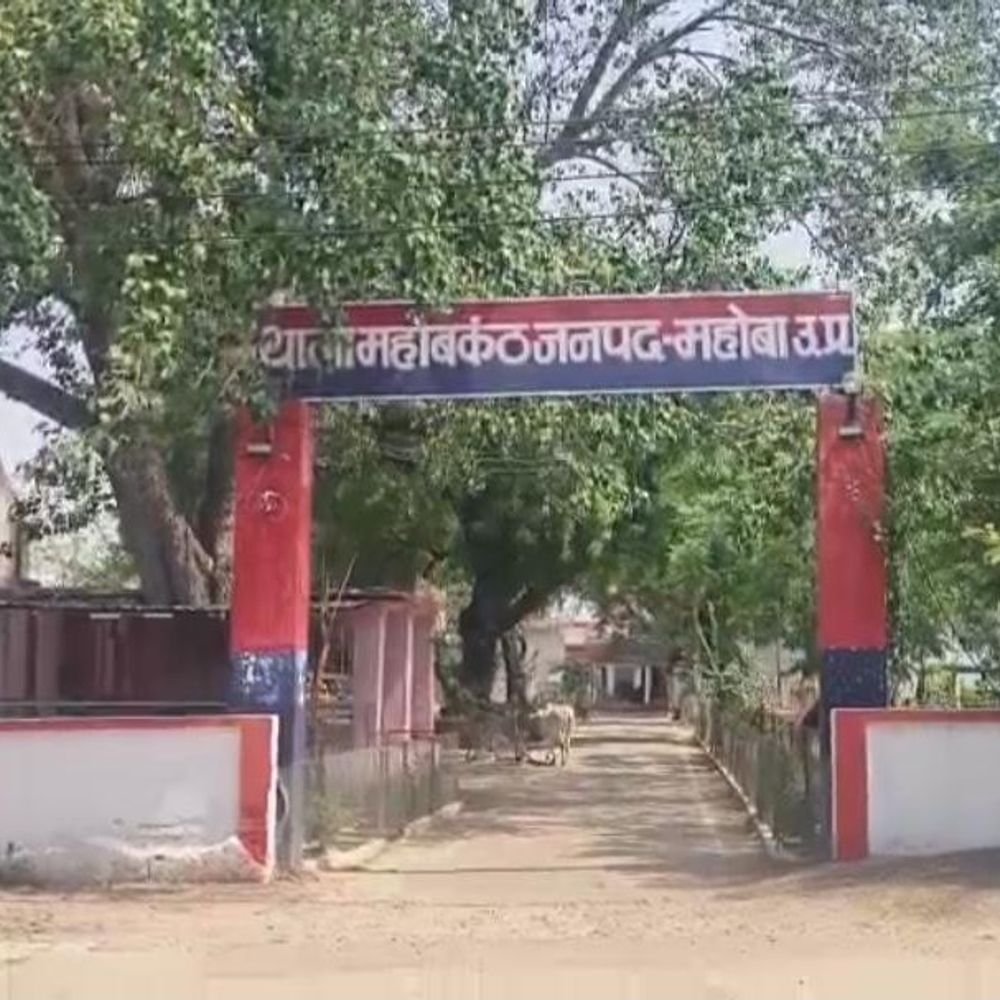 कोटेदार पर 171 क्विंटल अनाज के गबन का केस:महोबा में ग्रामीणों की शिकायत पर खुली पोल, FIR दर्ज