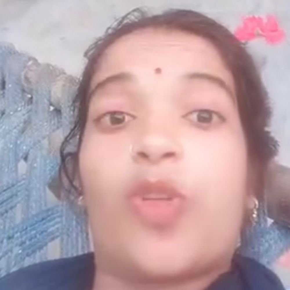 एटा में पुलिस को गाली देने वाली महिला पर FIR:बोली- पैसे देते तो फोटो अखबार में नहीं छपते, पुलिस तलाश कर रही