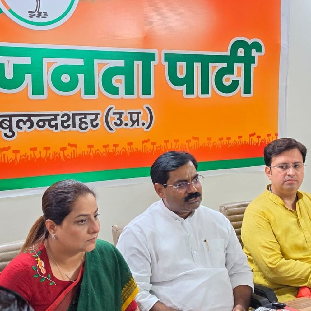बुलंदशहर में भाजपा का कांग्रेस पर पलटवार:जिला पंचायत अध्यक्ष बोलीं- संवैधानिक संस्थाओं पर बेवजह सवाल उठाकर भ्रम न फैलाएं