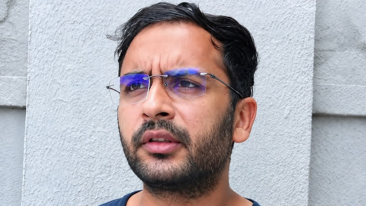 असम के स्कूलों पर नई पाबंदी, आशुतोष रांका ने हिमंत सरमा से पूछा- डर गए क्या?