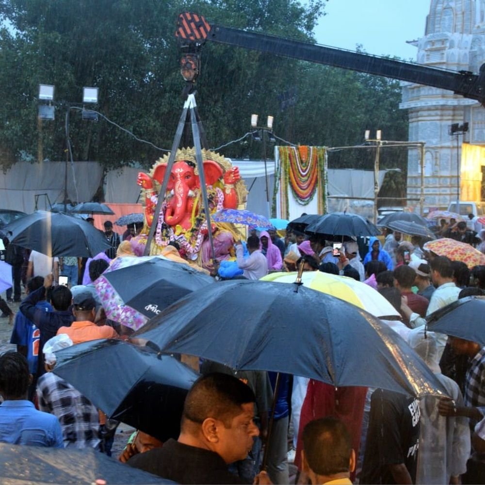 लखनऊ में बारिश के बीच गणेश उत्सव का समापन:झूलेलाल वाटिका में हुआ भू-विसर्जन, 2 लाख चिट्ठियां भी गईं साथ