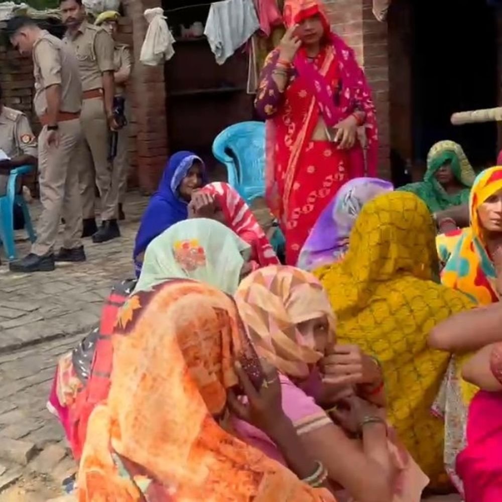 औरैया में युवक का फंदे से लटका मिला शव:पुलिस जांच में जुटी, परिजनों में मातम का माहौल