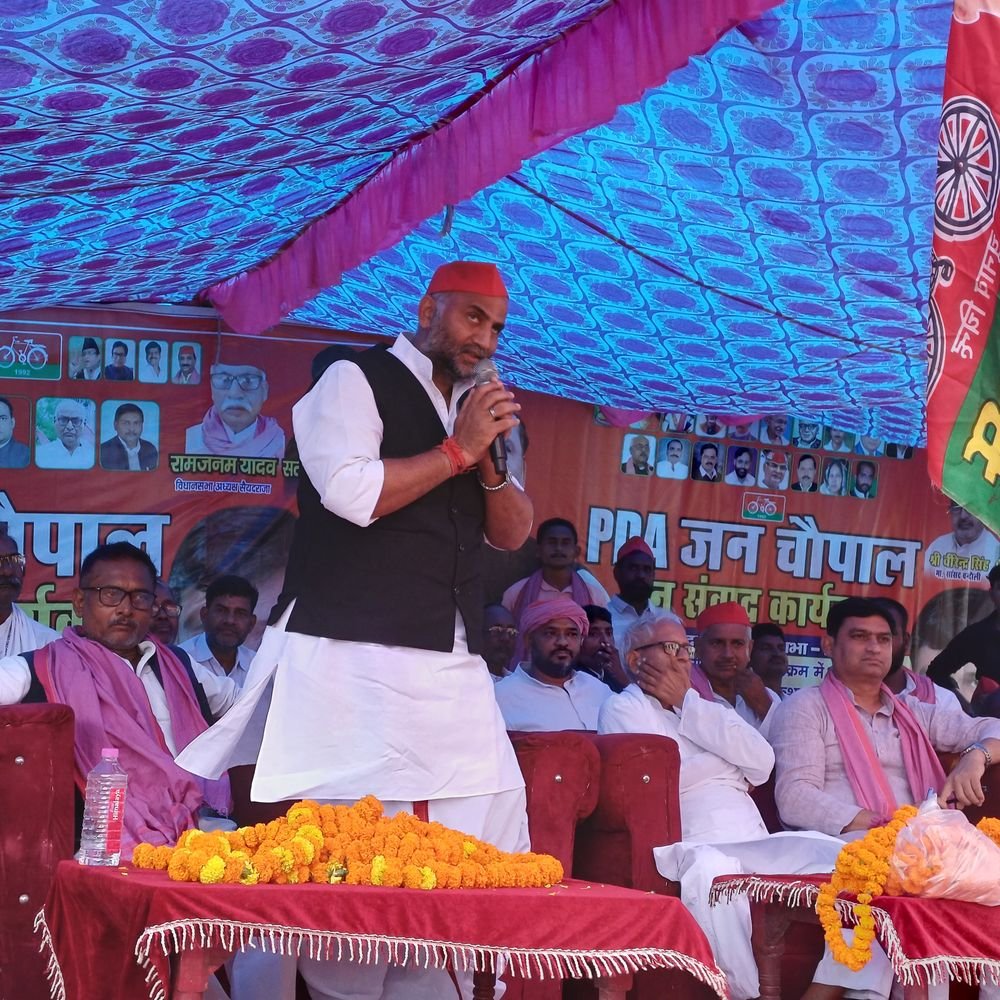 सपा नेताओं ने कहा- प्रदेश में बदलाव की लहर:बोले- 2027 में अखिलेश यादव के नेतृत्व में सरकार बनेगी, केशव प्रसाद मौर्य को बनाया स्टूल मंत्री