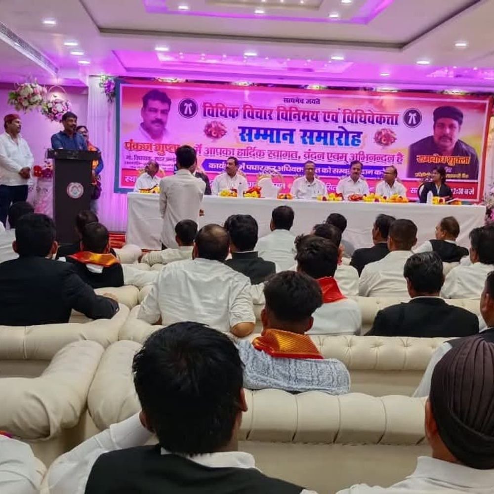 उन्नाव में अधिवक्ताओं का सम्मान समारोह:विधायक ने किया सम्मान, बोले- न्याय व्यवस्था में अधिवक्ताओं की भूमिका अहम