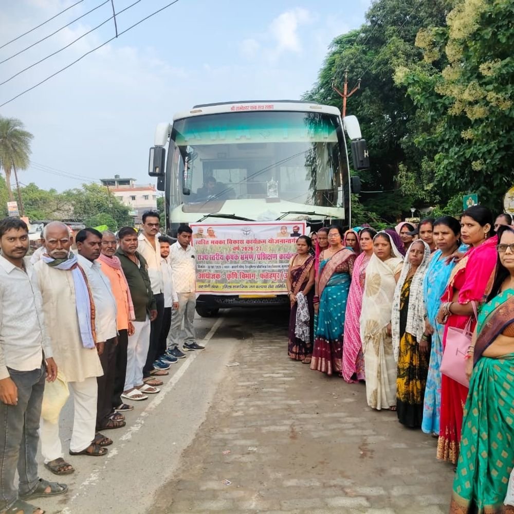 फतेहपुर से 50 किसान अयोध्या कृषि विश्वविद्यालय रवाना:मक्का विकास कार्यक्रम के तहत सीखेंगे आधुनिक खेती के तरीके