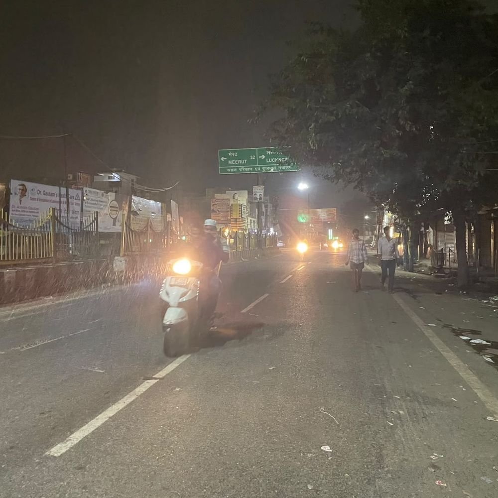 हापुड़ में बारिश से गुलाबी ठंड का अहसास:रात में बूंदाबांदी हुई, एसी-कूलर बंद हुए, पंखे में भी ठंडक लगी
