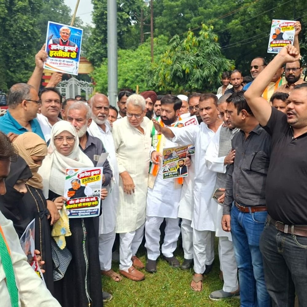 एसआईआर प्रक्रिया में गड़बड़ी पर कांग्रेस का प्रदर्शन:मुरादाबाद में मुख्य चुनाव आयुक्त ज्ञानेश कुमार के खिलाफ नारेबाजी