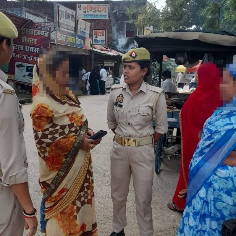 प्रतापगढ़ में महिलाओं को किया जागरूक:साइबर अपराध से बचने के तरीके और हेल्पलाइन नंबर बताए