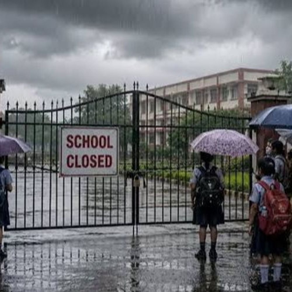 आगरा में कल 12वीं तक के स्कूल बंद:भारी बारिश की चेतावनी, डीएम ने जारी किए आदेश