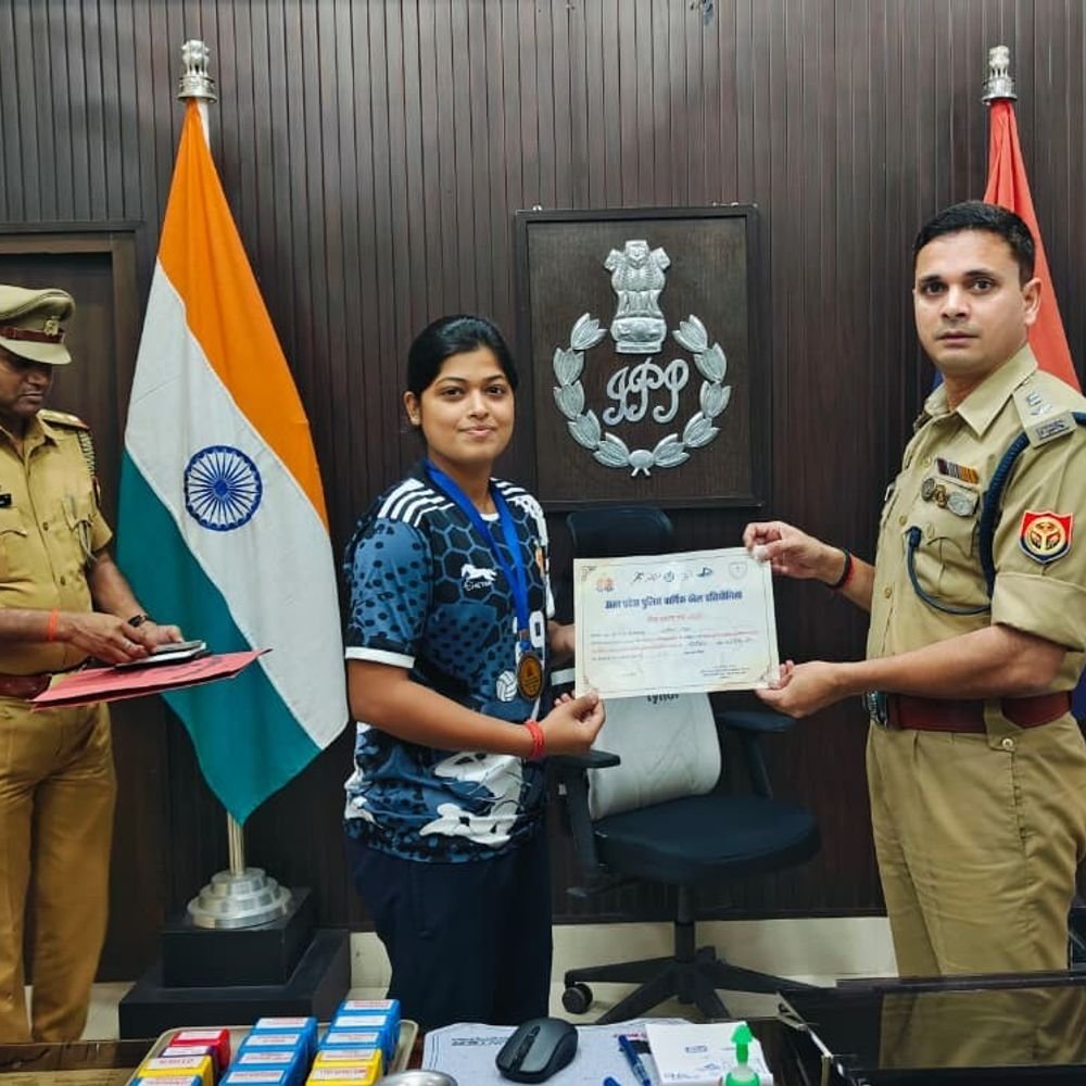 हरदोई की महिला कांस्टेबल अंकिता पाठक ने जीता रजत पदक:74वीं यूपी पुलिस वार्षिक वॉलीबॉल क्लस्टर में लखनऊ जोन से खेलकर दूसरा स्थान हासिल किया