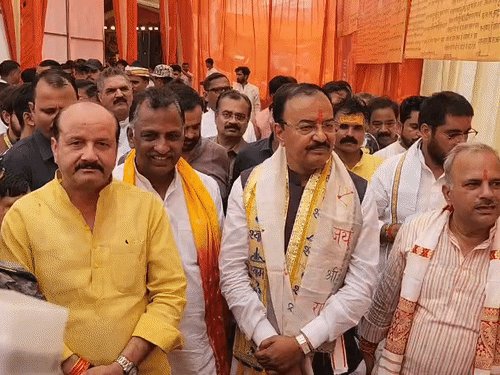 एक दूसरे के घर पहुंचे MLC ऋषिपाल-MP सतीश:डिप्टी सीएम के सामने इस मुलाकात की चर्चाएं, सर्किट हाउस में मौर्य ने भरा चुनावी जोश