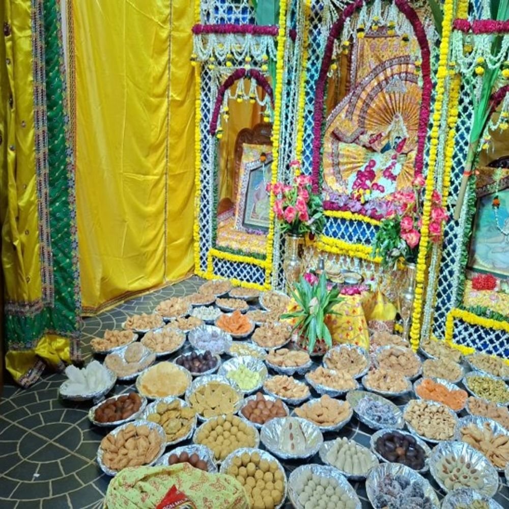 राधा रानी का मनाया छठी महोत्सव:बधाइयों की वर्षा में श्रद्धालु हुए भावविभोर,साधु संतों ने लुटाए उपहार