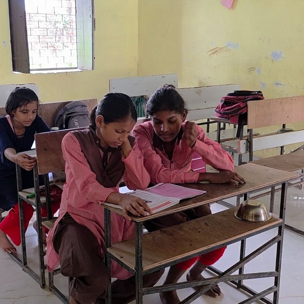 15 साल में जर्जर हुए स्कूल भवन,BSA ने मांगी रिपोर्ट:गोंडा में प्राथमिक और उच्च प्राथमिक विद्यालयों की सूची तलब; लापरवाह अधिकारियों पर होगी कार्रवाई