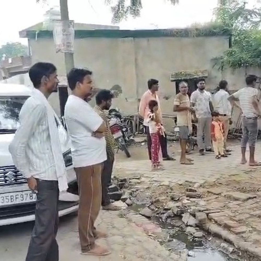20 स्कूलों के निरीक्षण में 15 शिक्षक-शिक्षामित्र अनुपस्थित:उन्नाव में कार्रवाई के निर्देश दिए, भैंस हटवाई और अवैध कब्जा खाली कराया
