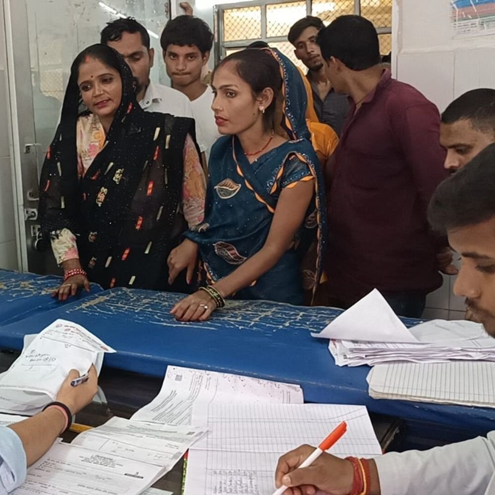 अमेठी में अस्पतालों में बढ़ी मरीजों की संख्या:जिला अस्पताल की OPD में पहुंचे 1600 मरीज; 800 बुखार से पीड़ित