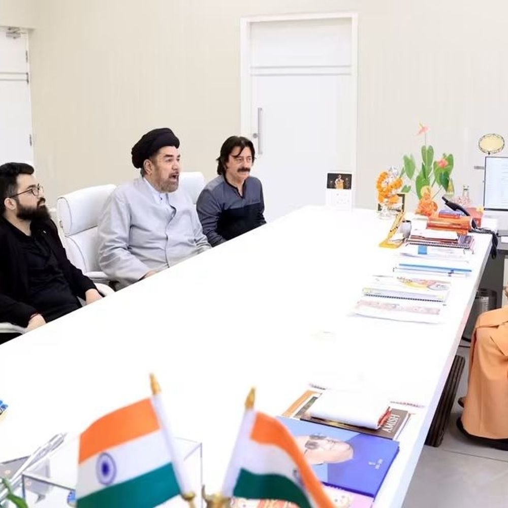 सीएम योगी से मौलाना जव्वाद की मुलाकात:वक्फ संपत्तियों के संरक्षण पर चर्चा, अवैध कब्जों की जांच की मांग