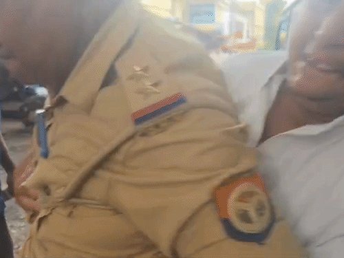 पुलिस को धक्का देने वाले कांग्रेस कार्यकर्ता को जमानत:गोरखपुर जिलाध्यक्ष बोले- फर्जी FIR करके डराने की कोशिश की जा रही