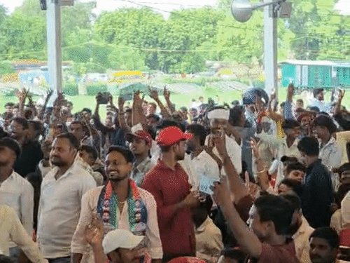 प्रयागराज में चिराग पासवान का यूथ संवाद,देखिए तस्वीरें:लोजपा रंग में सजा पंडाल,गानों पर झूमीं महिलाएं-युवा