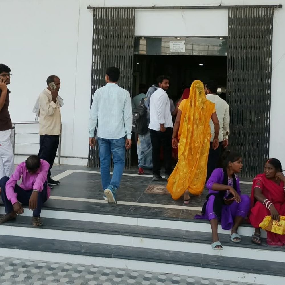 अयोध्या मेडिकल कॉलेज में पहली बार नवजात की न्यूरो सर्जरी:मेनिंगोमायेलोसील से पीड़ित 3 दिन के बच्चे का ऑपरेशन सफल