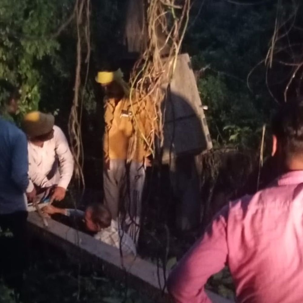 अंबेडकरनगर में आंधी-बारिश से बिजली गुल:24 फीडर अब भी बंद, सोमवार तक चालू करने का लक्ष्य; मकोईया उपकेंद्र में काम जारी