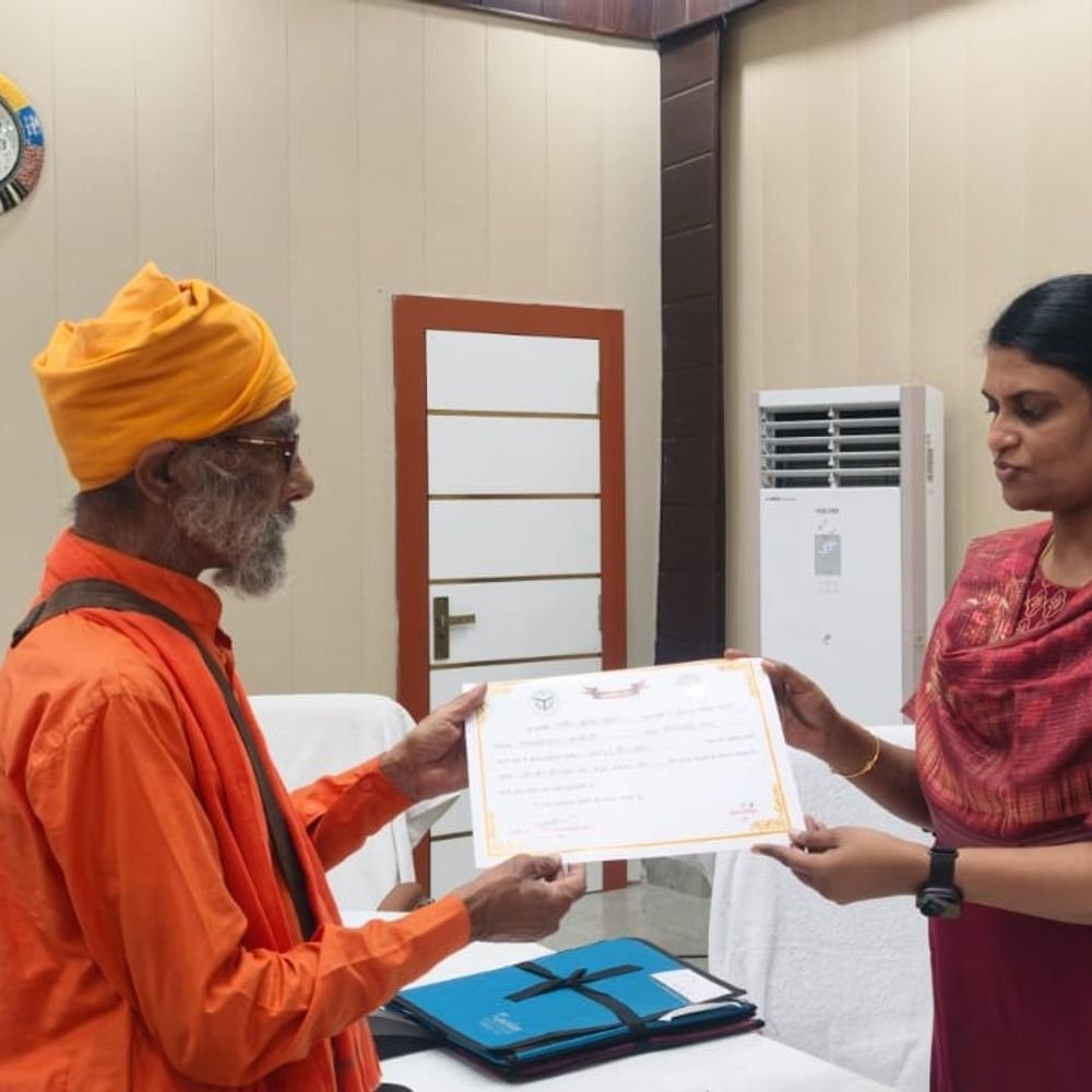एटा में 267 लाइसेंसधारियों ने स्वेच्छा से छोड़े शस्त्र:स्वैच्छिक समर्पण अभियान से मजबूत हो रहा जनविश्वास, बन रहा भयमुक्त माहौल