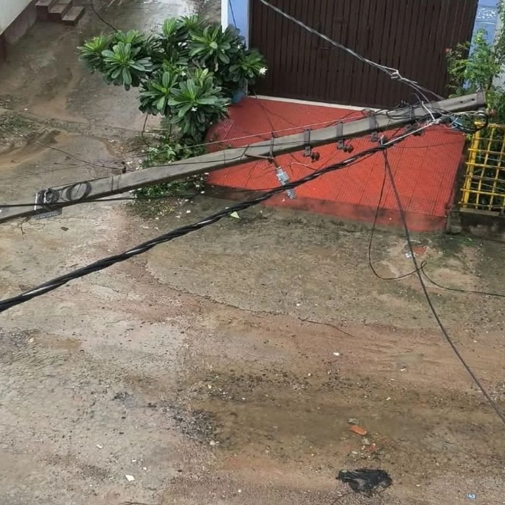 लखनऊ में बारिश से बिजली व्यवस्था बेपटरी:50 हजार लोग प्रभावित, BKT विधायक देर रात पावर हाउस पहुंचे
