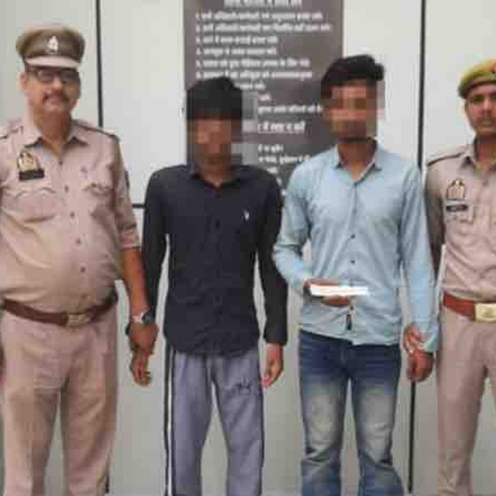 गोविंदपुरम चाकूबाजी में दो आरोपी गिरफ्तार, चाकू बरामद:पुलिस ने गोविंदपुरम बस अड्डे के पास से पकड़ा, घटना में इस्तेमाल चाकू भी बरामद
