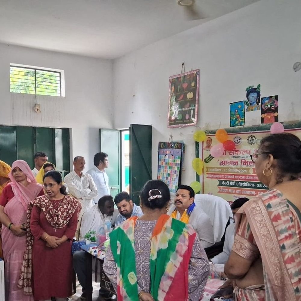 हाथरस के 1712 आंगनबाड़ी केंद्रों पर चला मातृ वंदना योजना:गर्भवती-धात्री महिलाओं का कराया पंजीकरण; सांसद ने की पोषण पर ध्यान देने की अपील
