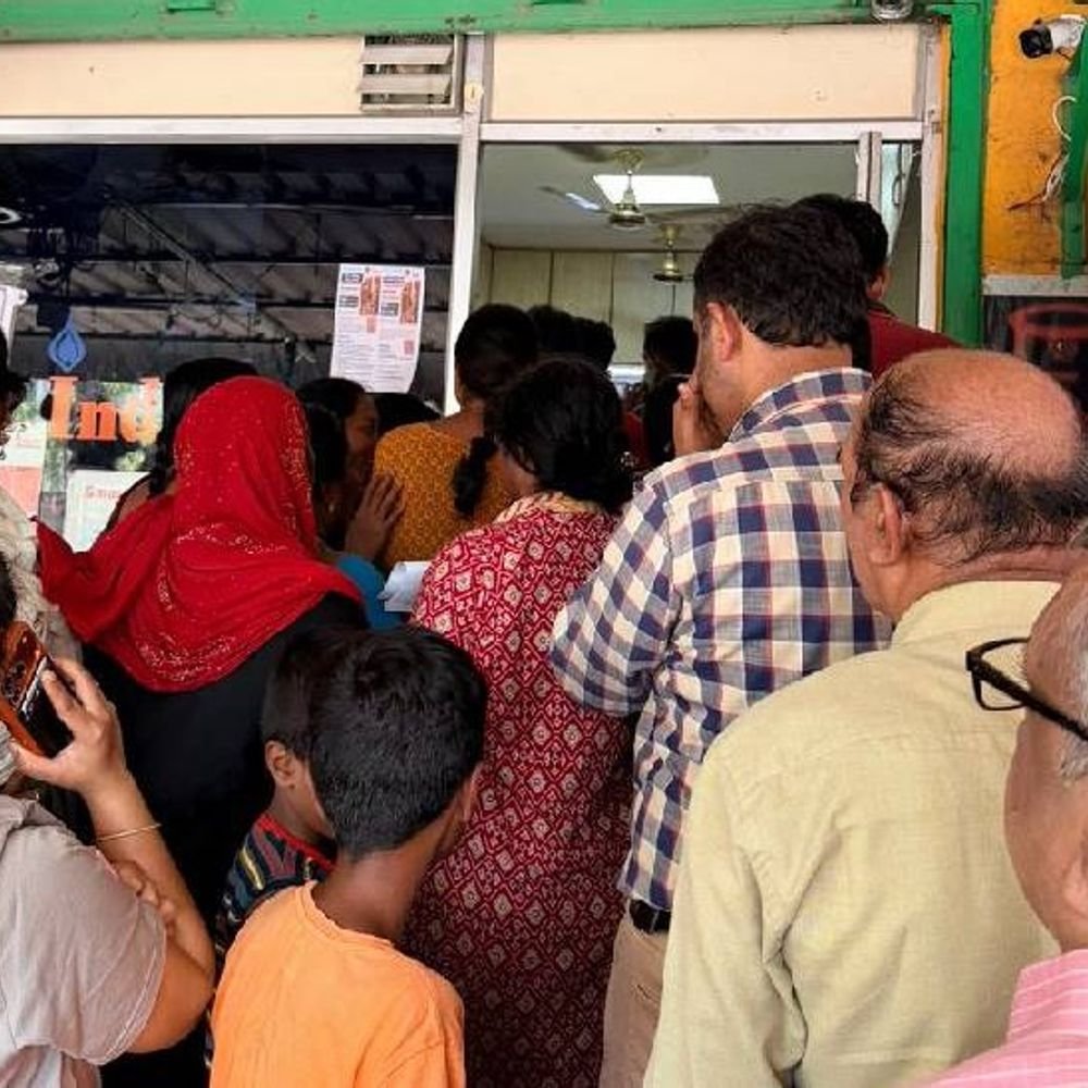 अयोध्या में 1 अक्टूबर से गैस रिफिल पर KYC जरूरी:बिना KYC 14.2 किलो का सिलिंडर बंद, एजेंसियों पर पहुंच रहे उपभोक्ता